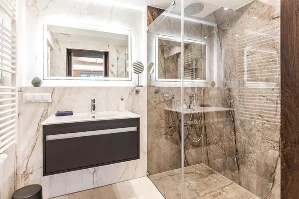 Badezimmer 2: Regendusche, WC, Haartrockner  FeWo Unik in PRORA - 8.22