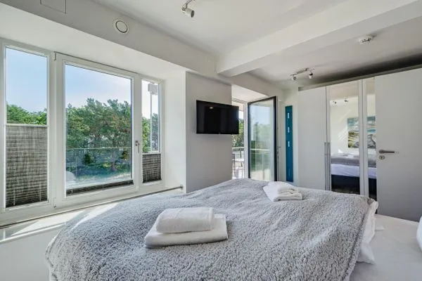 Schlafzimmer 2: französisches Doppelbett (140 x 200), TV  FeWo Düne 18 in PRORA - 5.21