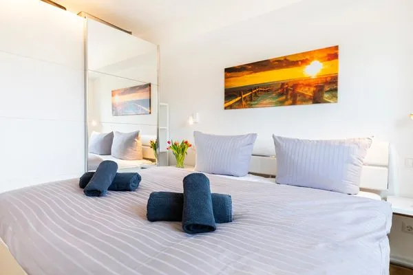 Schlafzimmer: Doppelbett (180x200)  FeWo Dünenheide 2.1 in PRORA - 7.21