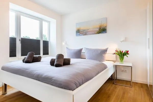 Schlafzimmer: Doppelbett (180x200)  FeWo Dünenheide 2.1 in PRORA - 7.21