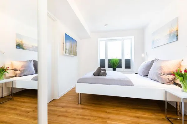 2 Schlafzimmer: 2 x Doppelbett (180 x 200cm)  FeWo Dünenheide 2.2 in PRORA - 7.22