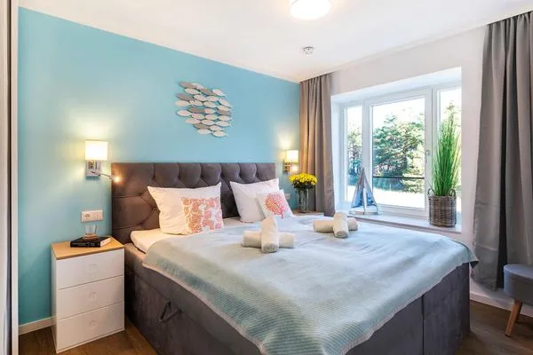 Schlafzimmer 2: 1 Doppelbett (180x200), LED-Flachbildfernseher, Gardinen, Insektenschutz  FeWo Sunshine Coast in PRORA - 4.11