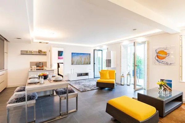 Wohn/Essbereich: TV, Zugang zum Balkon  FeWo GiGi in PRORA mit Meerblick | Balkon - 8.42