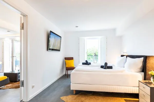 Schlafzimmer 2: Doppelbett (160x200), TV  FeWo GiGi in PRORA mit Meerblick | Balkon - 8.42