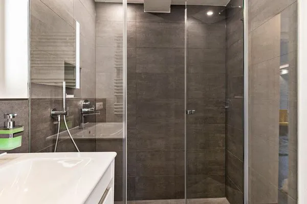 Badezimmer 2: Regendusche, WC  FeWo GiGi in PRORA mit Meerblick | Balkon - 8.42