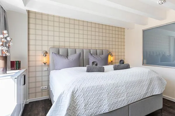 Schlafzimmer 2: Doppelbett (180x200), TV  FeWo Goodlife in PRORA - 7.40