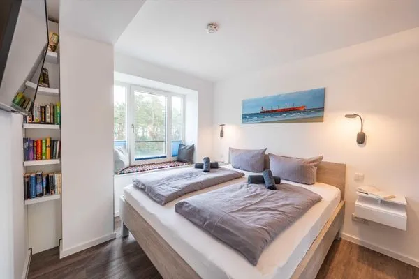 Schlafzimmer 2: Doppelbett (180x200), Kleiderschrank, TV  FeWo Grumsin in PRORA - 4.21