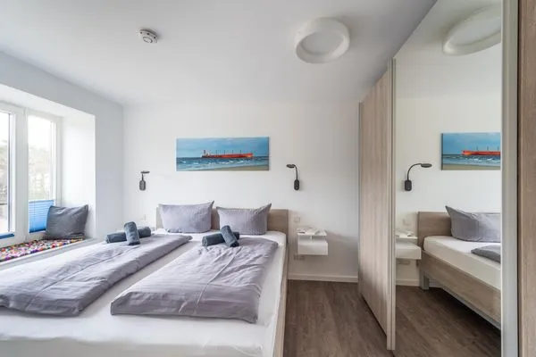 Schlafzimmer 2: Doppelbett (180x200), Kleiderschrank, TV  FeWo Grumsin in PRORA - 4.21