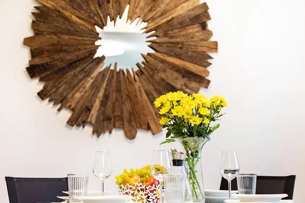 Wohn/Essbereich: Schlafsofa, Sitzbereich, Essbereich, TV, Zugang zum Balkon  FeWo Have a nice Day in PRORA - 5.33