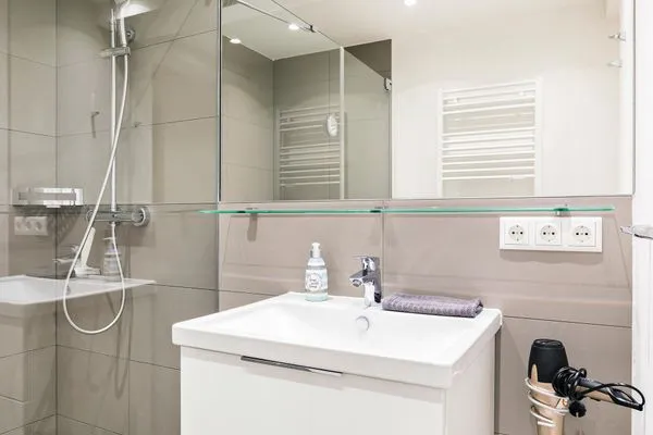 Badezimmer: Dusche, WC  FeWo Have a nice Day in PRORA - 5.33