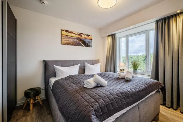 Schlafzimmer 2: Doppelbett (180x200), TV  FeWo Heimathafen Dachterrasse in PRORA - 5.55