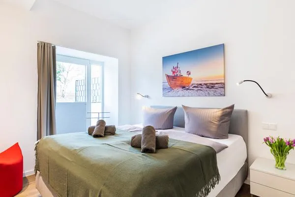 Schlafzimmer 2: Doppelbett (180x200), TV  FeWo Sundream in PRORA - 9.05