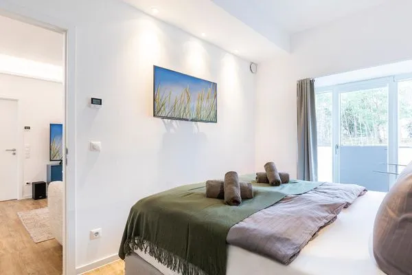 Schlafzimmer 2: Doppelbett (180x200), TV  FeWo Sundream in PRORA - 9.05