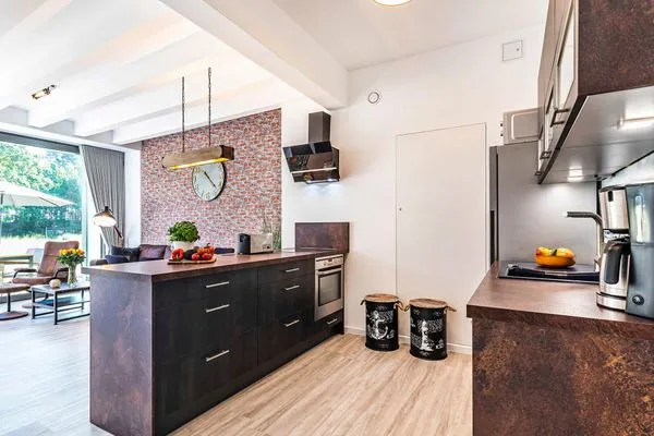 Küche: offene Küche, Kühlschrank, Backofen, Spülmaschine, Geschirr/Besteck, Kochutensilien, Toaster, Mikrowelle, Filterk  FeWo Stubbenkammer in PRORA - 8.04