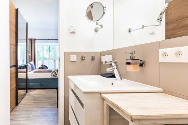 Badezimmer 2: Badewanne, WC, Haartrockner  FeWo Stubbenkammer in PRORA - 8.04