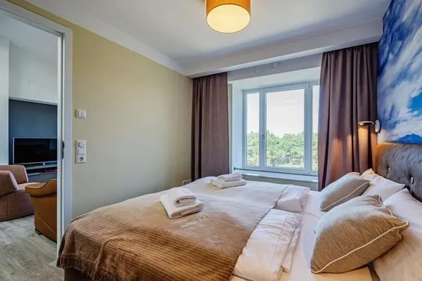 Schlafzimmer 1: Doppelbett (160x200)  FeWo Horizont in PRORA - 5.54