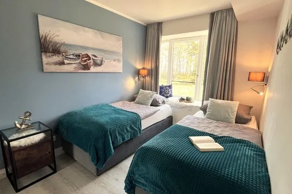Schlafzimmer 2: 2 Einzelbetten (90x200) (bei Bedarf zusammenschiebbar)  FeWo Strandloft in PRORA - 7.12