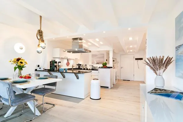 offener Wohn- und Kochbereich.  FeWo Kapitänskajüte in PRORA - 8.33