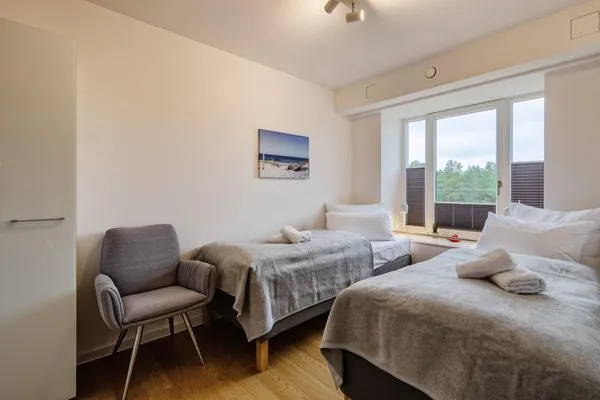 Schlafzimmer 2: Einzelbett (2 x 90 x200), Smart-TV (Netflix-fähig)  FeWo KaSaMimb in PRORA - 5.42
