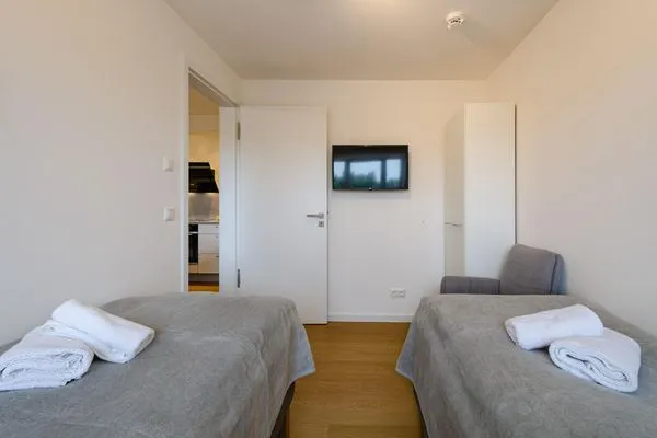 Schlafzimmer 2: Einzelbett (2 x 90 x200), Smart-TV (Netflix-fähig)  FeWo KaSaMimb in PRORA - 5.42