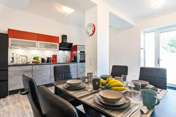 Küche: offene Küche, Kühlschrank, Backofen, Spülmaschine, Geschirr/Besteck, Kochutensilien, Toaster, Mikrowelle, Filter-  FeWo Königsstuhl in PRORA - 8.03