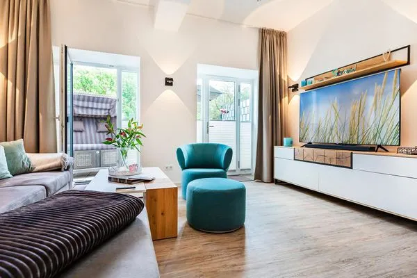 Wohn / Essbereich: TV, Netflix, Essbereich, W-LAN, Zugang zum Terrasse  FeWo Lieblingsplatz in PRORA - 7.06