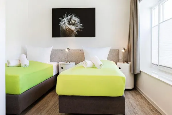 Schlafzimmer 2: 2 Einzel-Betten (90 x 200) (auch für Erwachsene geeignet)  FeWo Lieblingsplatz in PRORA - 7.06