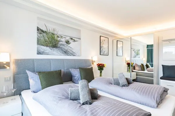 Schlafzimmer 1: Doppelbett (180x200), TV, Insektenschutz  FeWo Malanya Dachterrasse in PRORA - 4.52