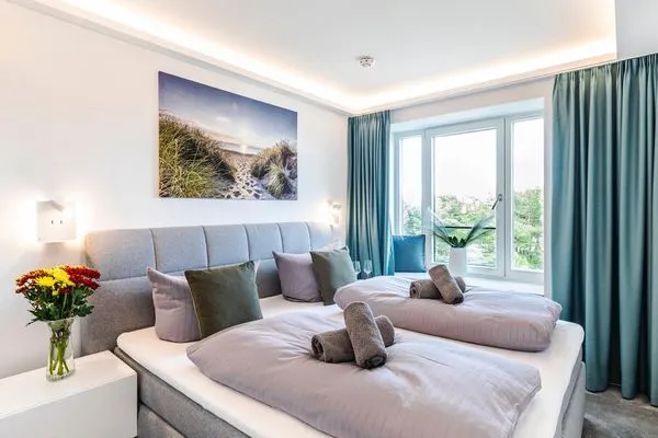 Schlafzimmer 2: Doppelbett (180x200), TV, Insektenschutz  FeWo Malanya Dachterrasse in PRORA - 4.52