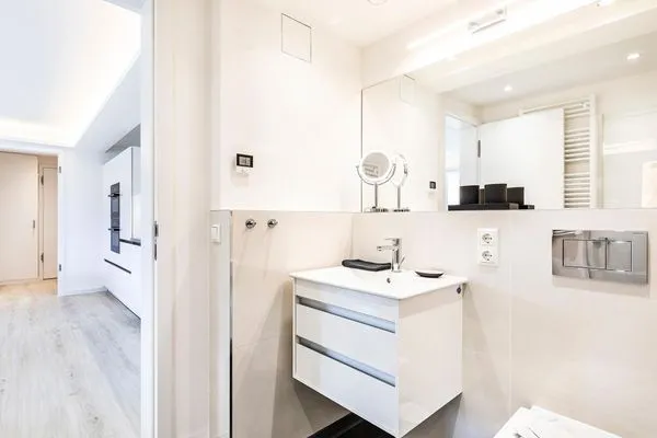 Badezimmer: Dusche, WC, Haartrockner  FeWo MariSol in PRORA Strandnah mit Meerblick & Sauna - 5.22