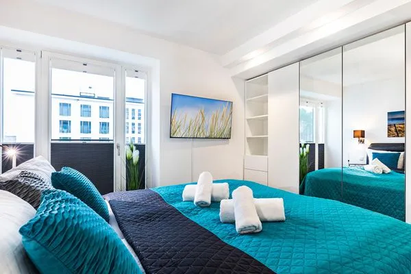 Schlafzimmer 1: Doppelbett (180x200), TV, Insektenschutz  FeWo Meer geht immer in PRORA - 4.37