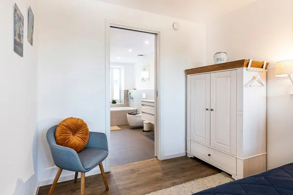 Schlafzimmer 2: Doppelbett (160x200), TV  FeWo Meeresrauschen Dachterrasse in PRORA - 4.51