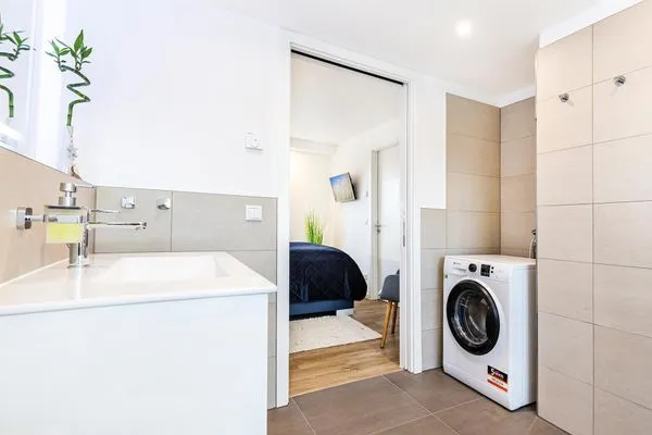 Badezimmer 2: Badewanne, WC, Haartrockner, Waschmaschine  FeWo Meeresrauschen Dachterrasse in PRORA - 4.51