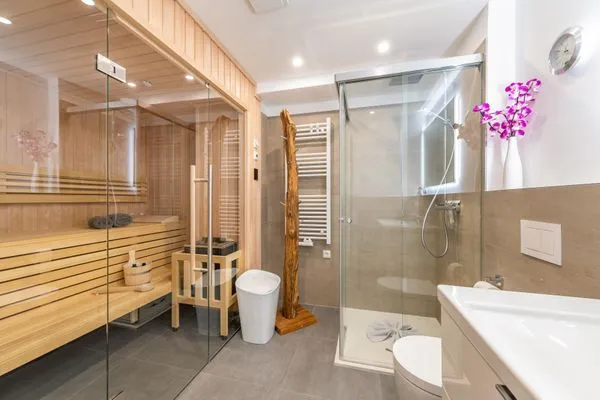 Badezimmer 1: Badewanne mit Dusche, WC, Haartrockner  FeWo Meerlust in PRORA - 4.42