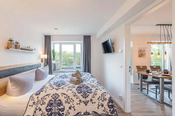 Schlafzimmer 2: Doppelbett (160x200), TV  FeWo Meerlust in PRORA - 4.42