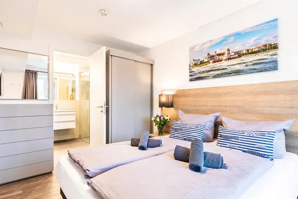 Schlafzimmer 2: Doppelbett (160x200), TV  FeWo Meerzeit in PRORA - 2.42