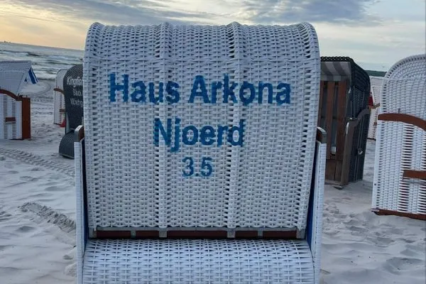 Strandkorb am Strand  FeWo Njoerd in PRORA - 5.35