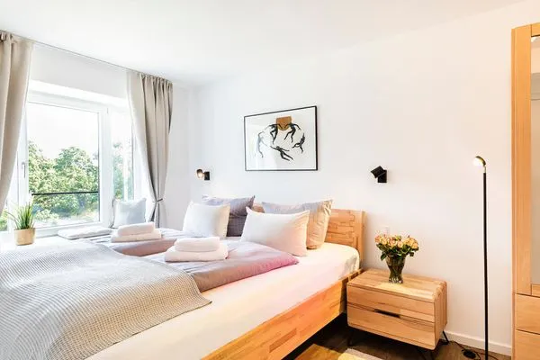 Schlafzimmer 1: Doppelbett (180x200), TV, Kleiderschrank  FeWo Oase in PRORA - 2.25