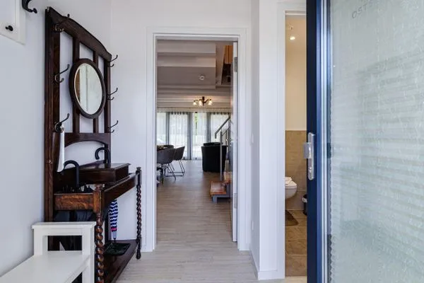 Wohnzimmer: Sofa, TV, Zugang zur Terrasse  FeWo Ostsee Bernstein in PRORA - 5.01