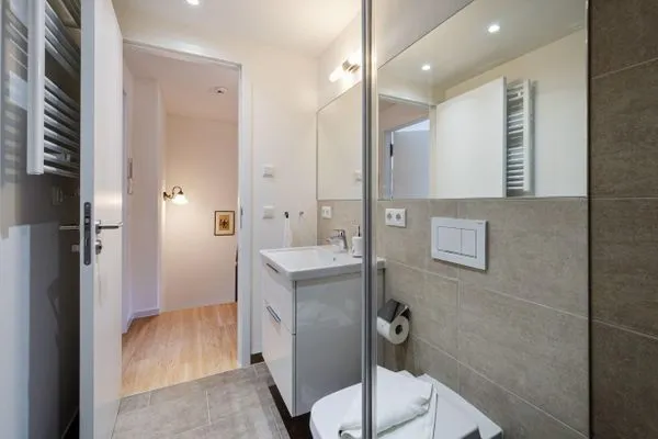 Badezimmer 2: Badezimmer mit Dusche, Haartrockner  FeWo Ostsee Bernstein in PRORA - 5.01