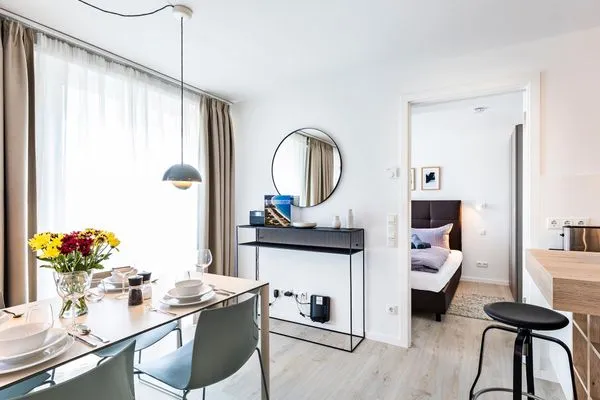 Wohnzimmer: Schlafsofa, TV, Zugang zum Balkon  FeWo Ostseeliebe in PRORA - 2.43