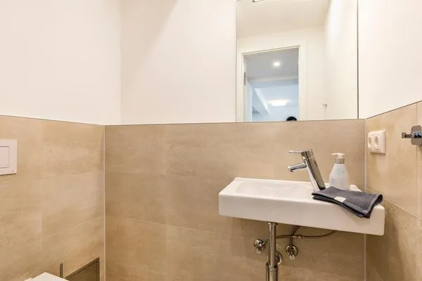 Gäste WC: WC, Waschbecken  FeWo Ostseeliebe in PRORA - 2.43