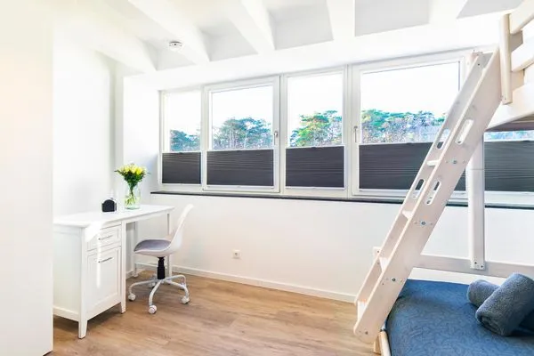 Schlafzimmer 2: 1 Etagenbett (140x200 und 90x200), TV, Insektenschutz  FeWo Pontos in PRORA - 4.35