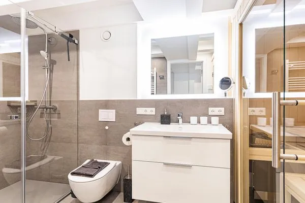 Badezimmer: Regendusche, Haartrockner, Sauna  FeWo Pontos in PRORA - 4.35