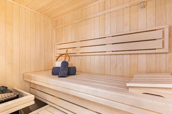 Badezimmer: Regendusche, Haartrockner, Sauna  FeWo Pontos in PRORA - 4.35