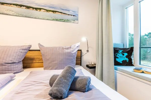 Schlafzimmer 1: Doppelbett (180x200), Kleiderschrank, Smart-TV  FeWo PRORA week in PRORA - 2.22