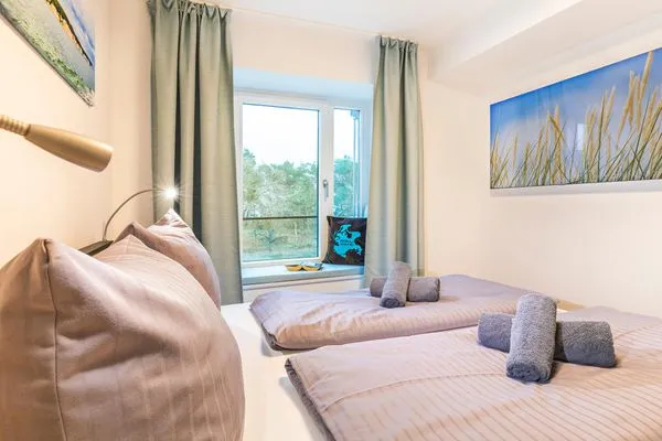 Schlafzimmer 1: Doppelbett (180x200), Kleiderschrank, Smart-TV  FeWo PRORA week in PRORA - 2.22