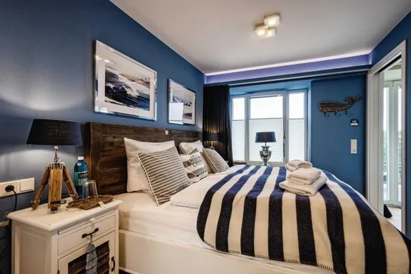 Schlafzimmer 1: Doppelbett (180 x 200), TV, Insektenschutz  FeWo Sealion Dachterrasse in PRORA - 5.51