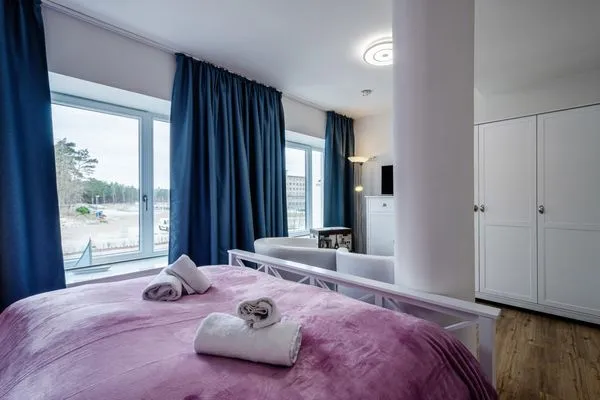 Schlafzimmer 2: Doppelbett (160x200), TV  FeWo Seepferdchen in PRORA - 9.07