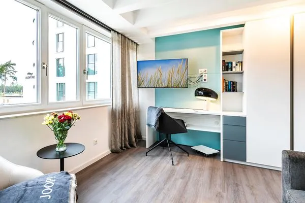 Schlafzimmer 2 (Landseite): 1 Schlafsofa (140x200), TV  FeWo strandoffice in PRORA - 8.06